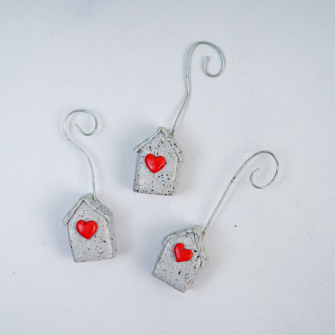 Handcrafted Clay Hut Shaped Photo Holder With Hearts | Set of 3