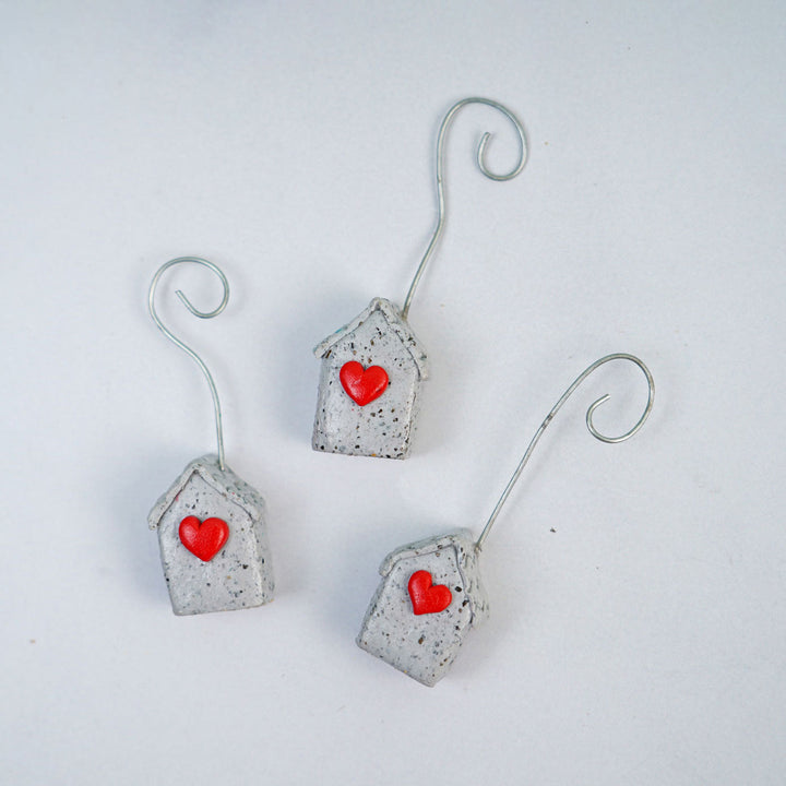 Handcrafted Clay Hut Shaped Photo Holder With Hearts | Set of 3