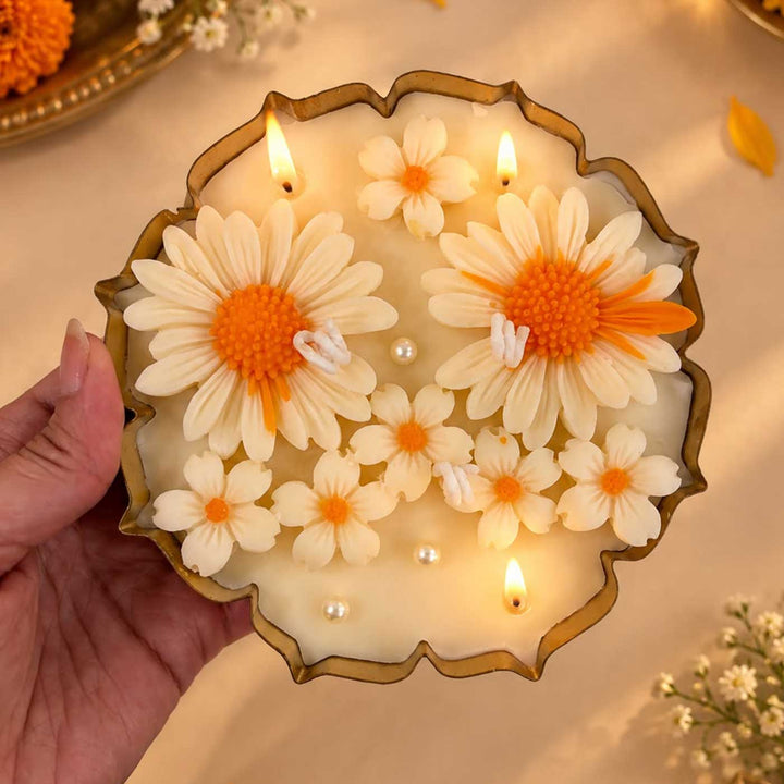 Handmade Daisy Flower Embed Soy Wax Scented Iron Urli Candle For Festive Decor