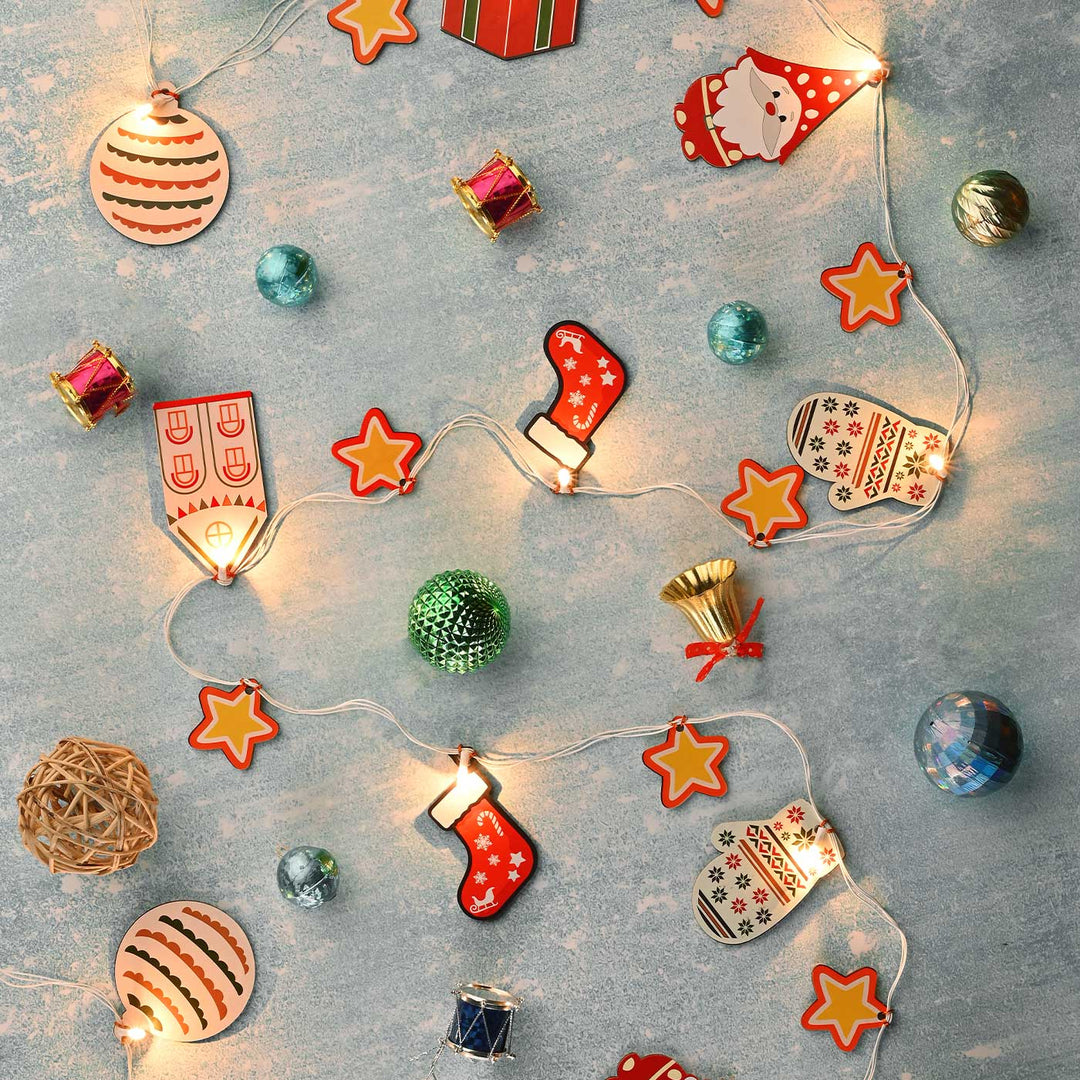 3 m, 14 Bulbs | Decorative Pine Wood Bobble, Gift & House LED Fairy Light