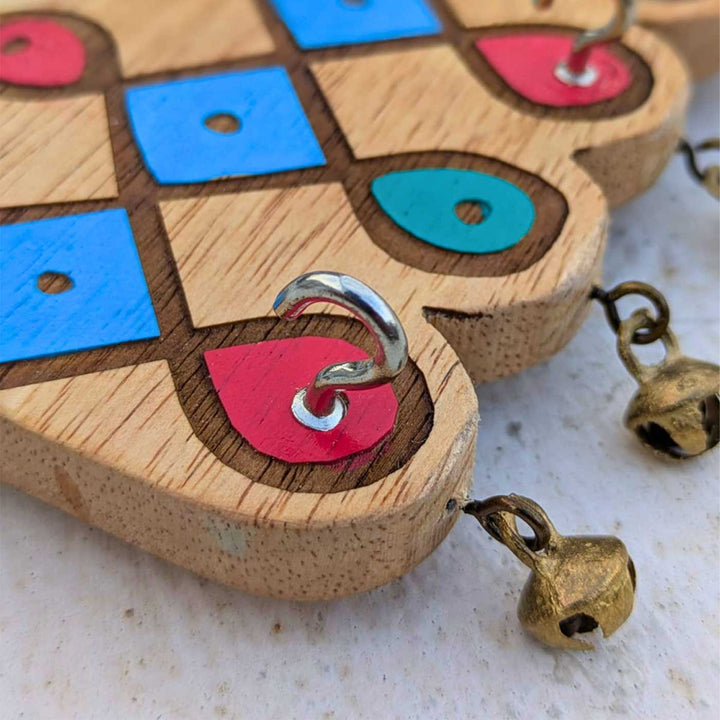 Hand-Painted Diamond Chain Kolam Rubber Wood Wall Key Holder with 5 Hooks and Bells