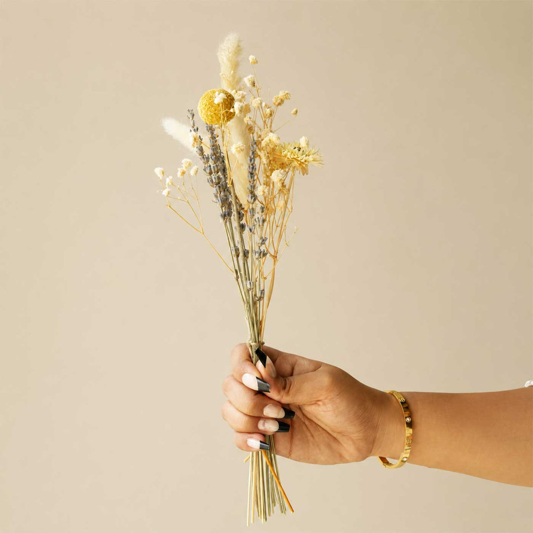 Coastal Bloom Porcelain Vase With Dried Flower Bunch