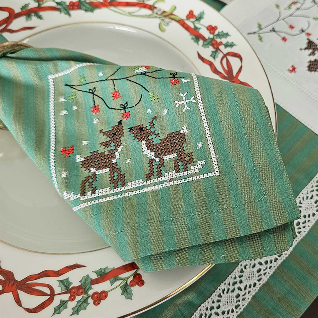 4 Pc | Handmade Lace Embroidered Reindeer Tales Green Napkin