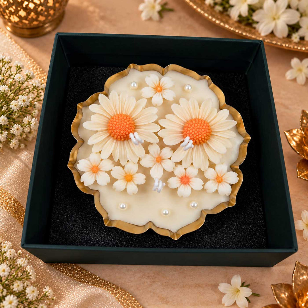 Handmade Daisy Flower Embed Soy Wax Scented Iron Urli Candle For Festive Decor
