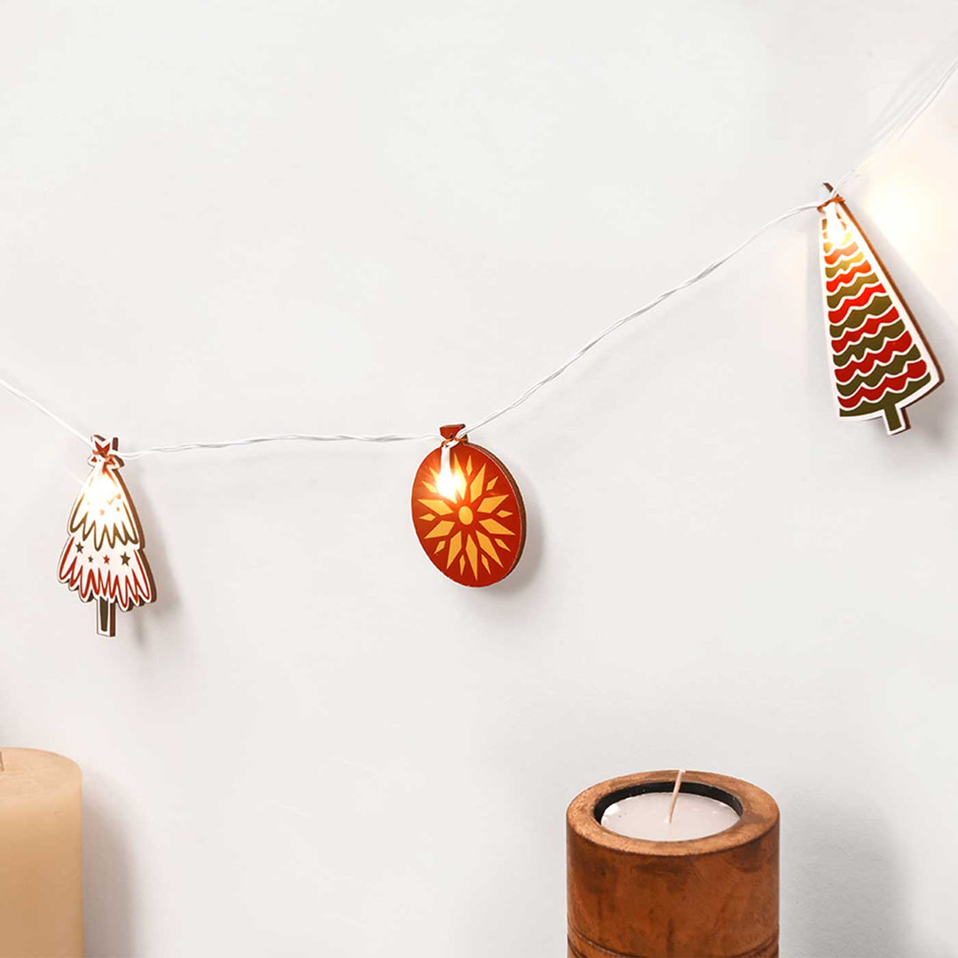 3 m, 14 Bulbs | Decorative Pine Wood Bobble & Christmas Tree LED Fairy Light