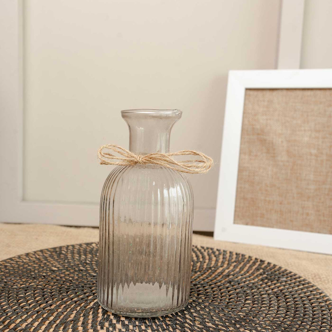 Crystal Bloom Glass Vase With Dried Flower Bunch