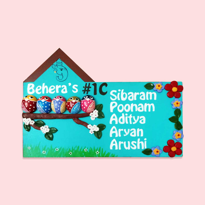 Handmade Owl Family Name Plate With Personalised Clay Figures 1 - Front View with Name Personalization (8)