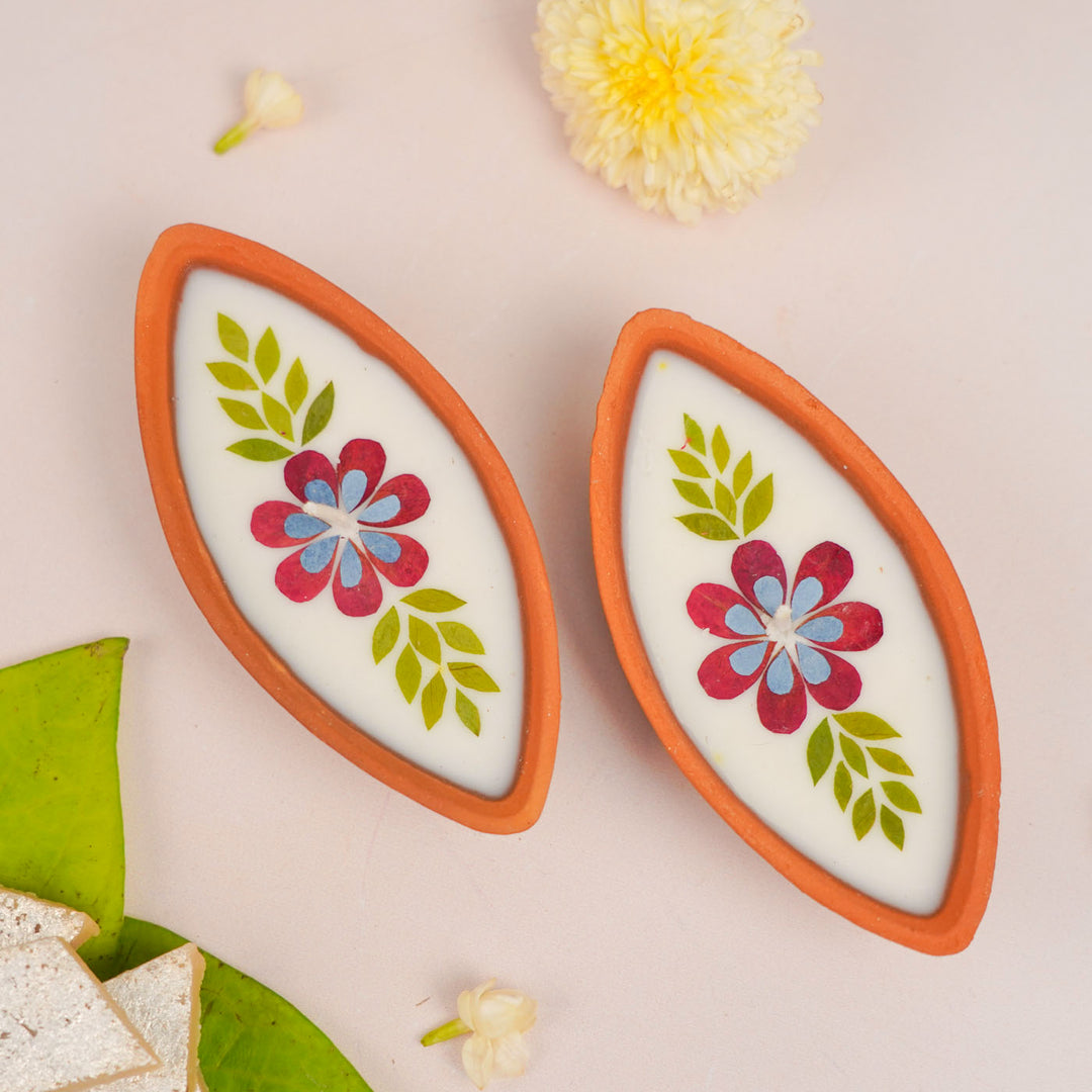 Set of 20 | Soy Wax & Dry Flower Terracotta Festive Diyas | 4 Boat Diyas + 16 Round Diyas