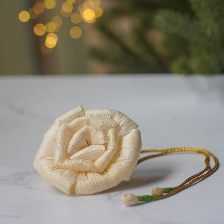 Handmade Ecofriendly Corn Husk White Flower Curtain Tie