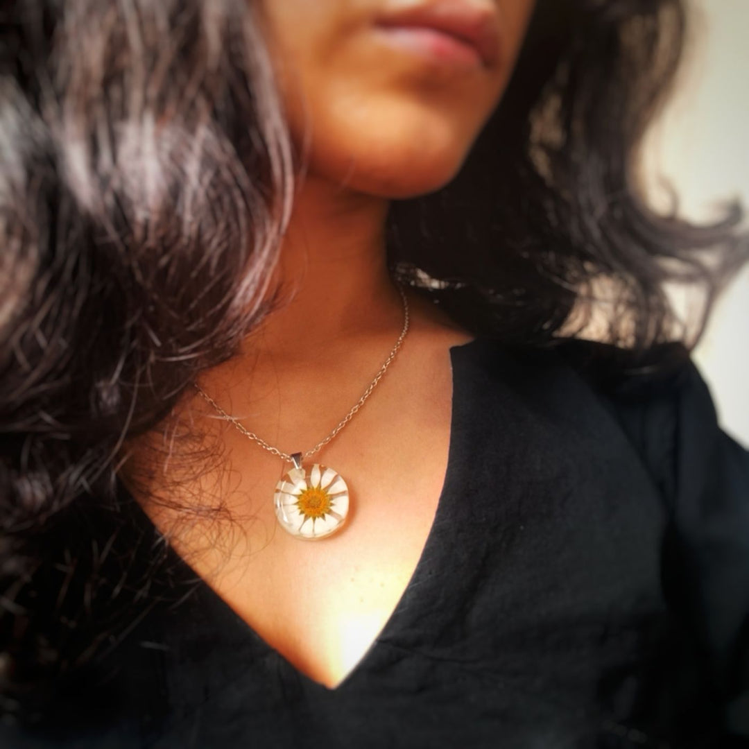 Day Dream Preserved Flower Necklace - Daisy