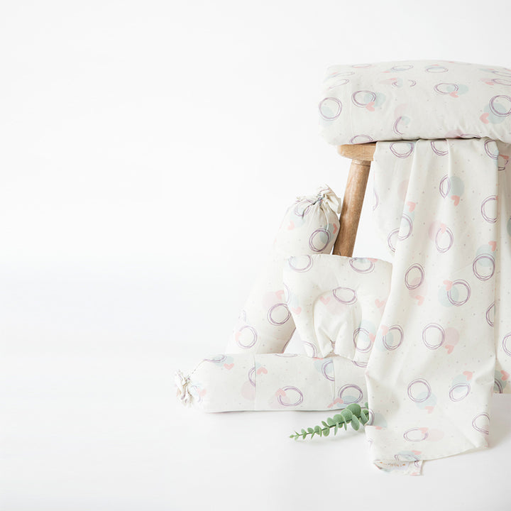 8 Pc | Personalized Circle Of Love Bedding Gift Basket | 0-4 Years