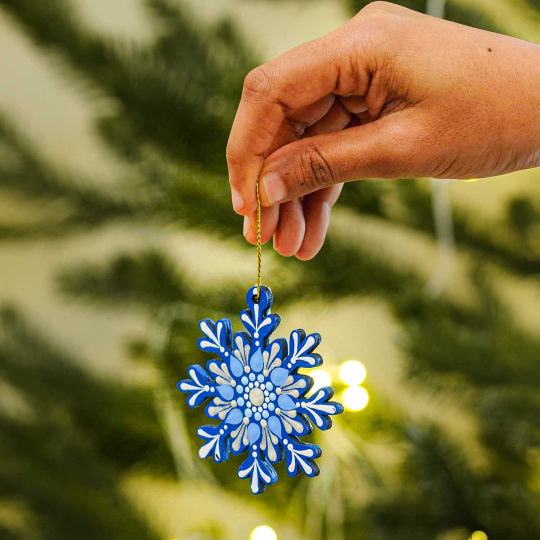 Hand-Painted Snowflake Dot Art Mdf Wood Ornament For Christmas Tree Decoration