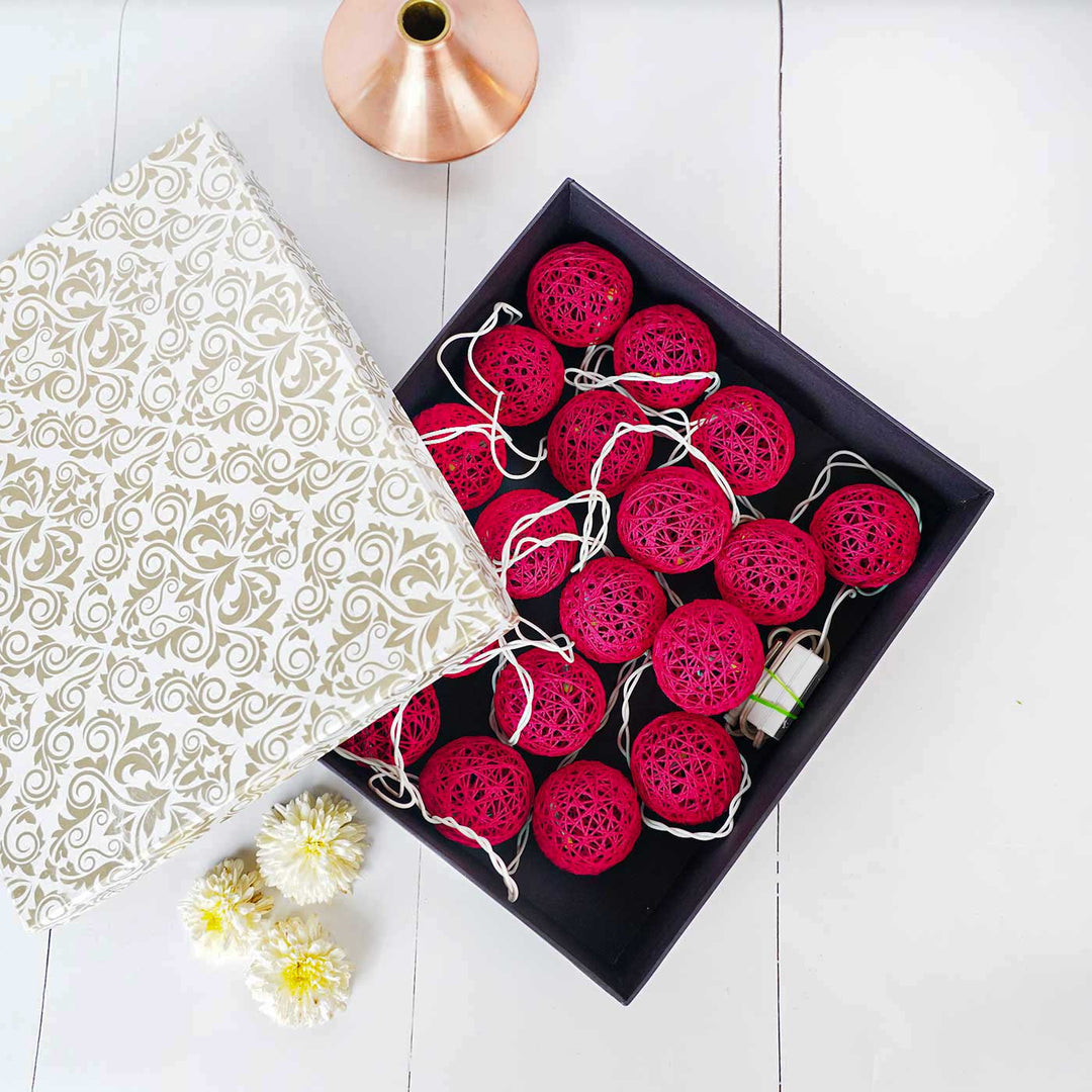 3m, 20 Bulbs | Handcrafted Yarn Spherical LED Fairy Light Hangings - Pink