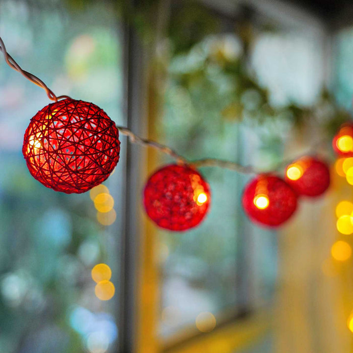 3m, 20 Bulbs | Handcrafted Yarn Spherical LED Fairy Light Hangings - Pink