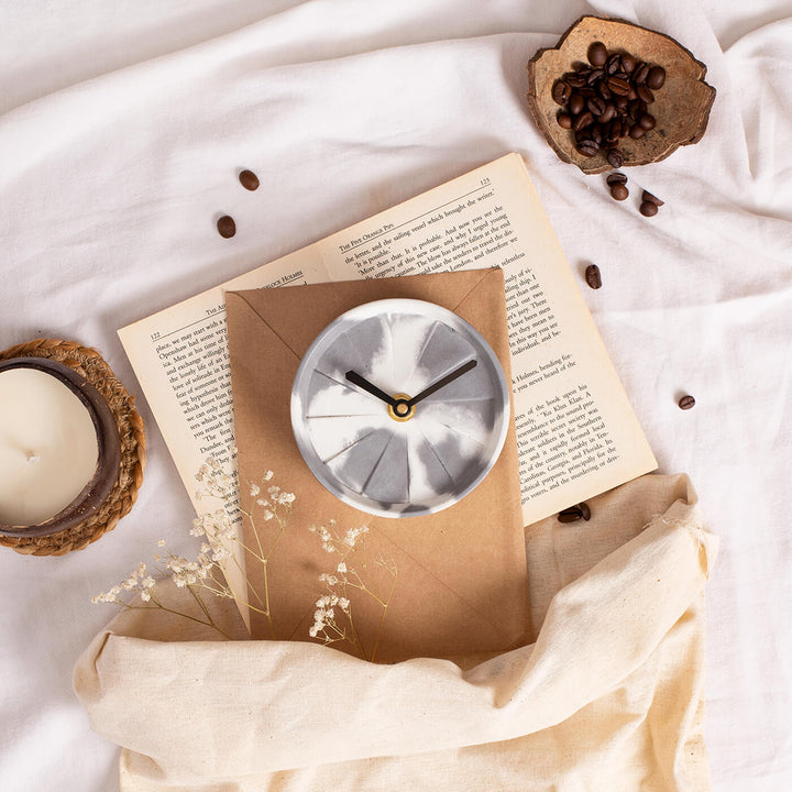 Handcrafted Round Concrete Desk Clock