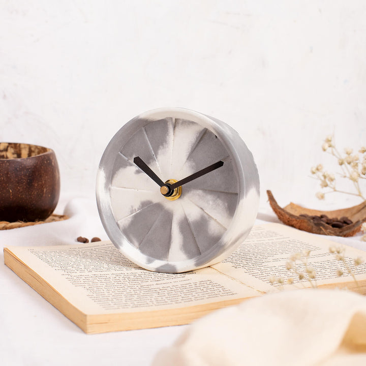 Handcrafted Round Concrete Desk Clock