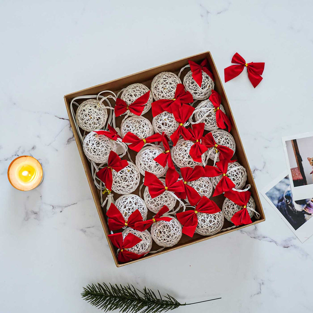 3m, 20 Bulbs | Handcrafted Yarn Spherical LED Fairy Lights With Bow - White