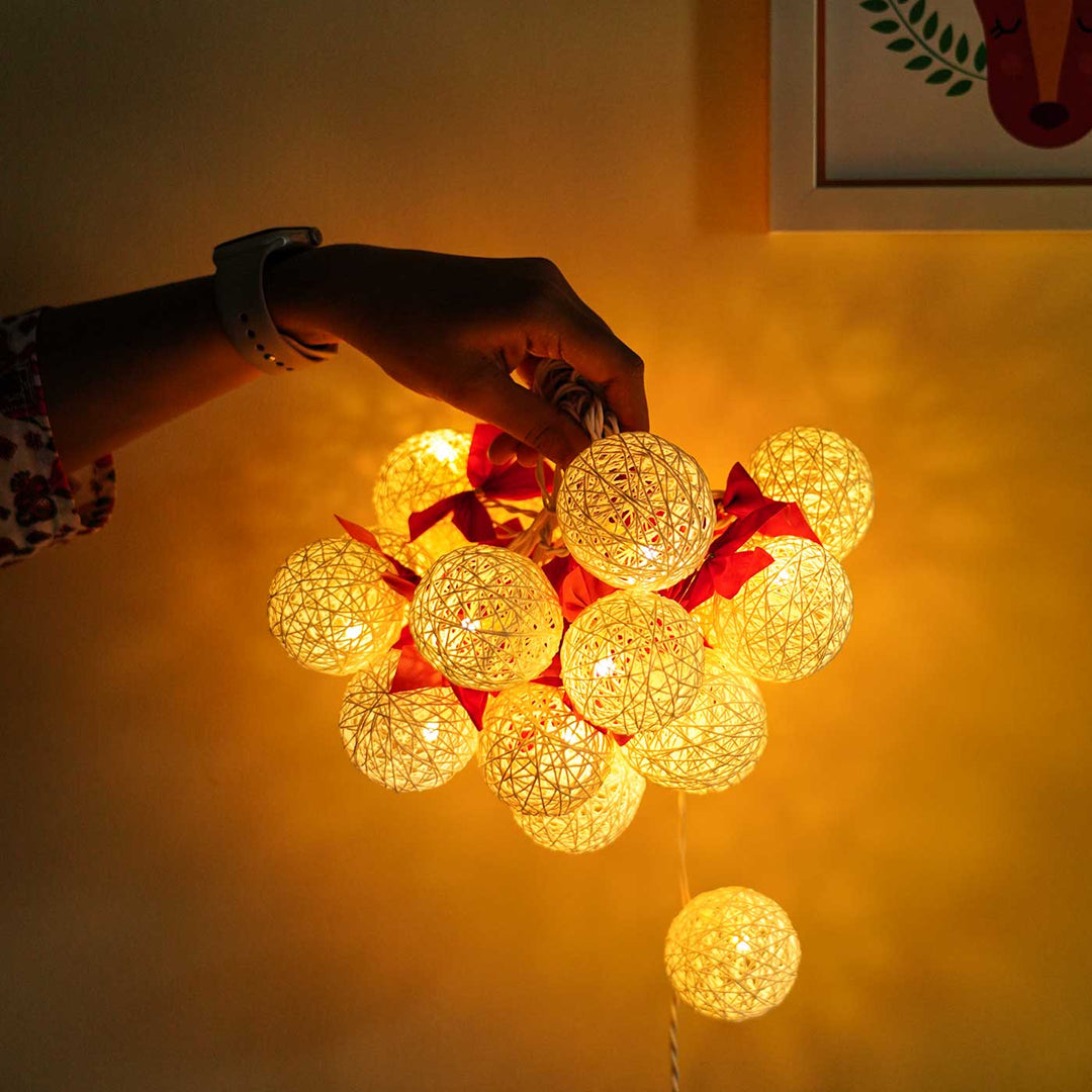 3m, 20 Bulbs | Handcrafted Yarn Spherical LED Fairy Lights With Bow - White