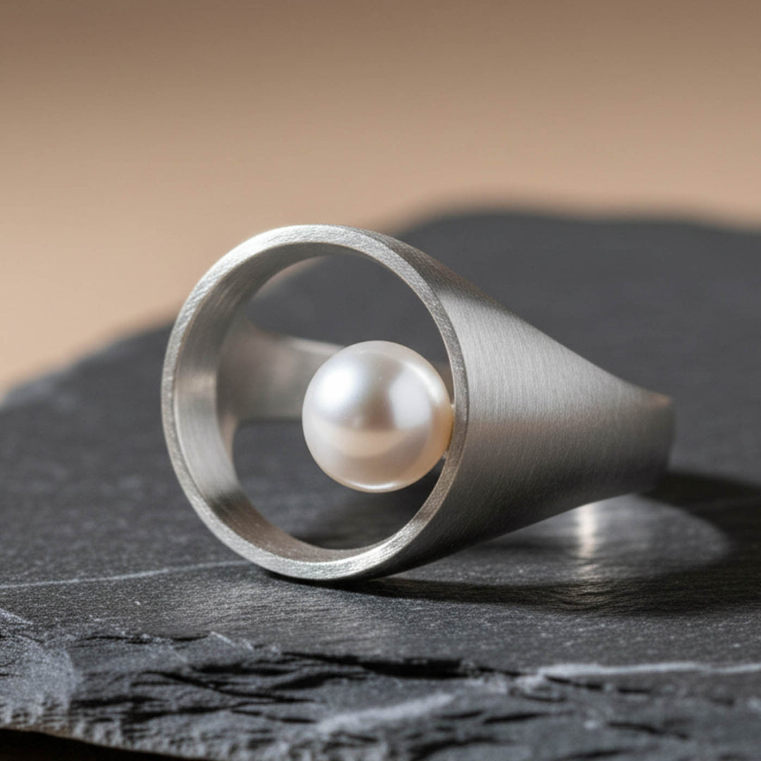Handmade Round Moon Struck Pearl Silver Ring