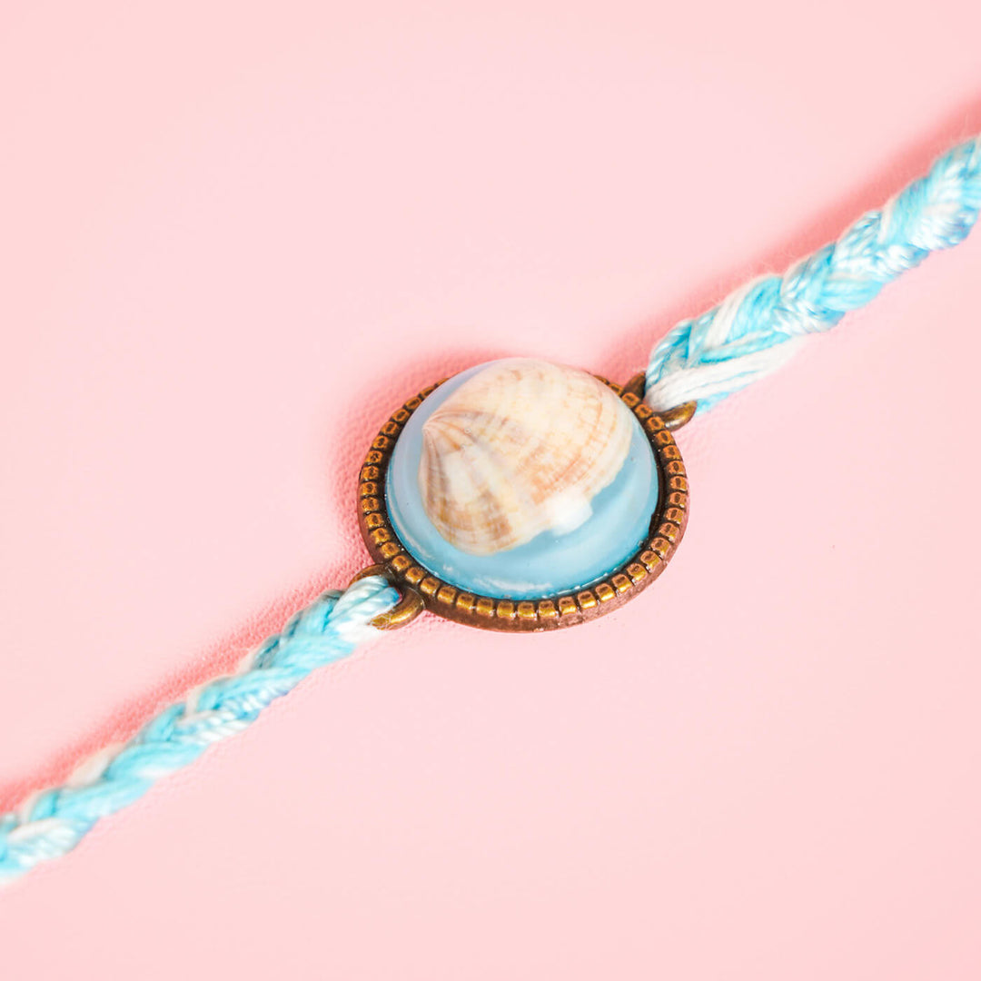 Bio Resin Brown Shell Rakhi White - Close-up of shell centerpiece variant