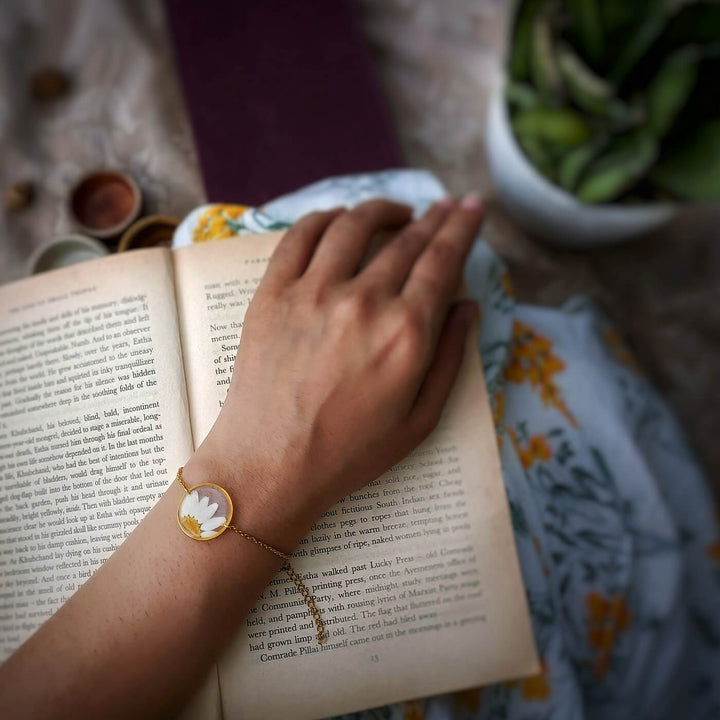 Daisy Preserved Flower Bracelet - White Daisy