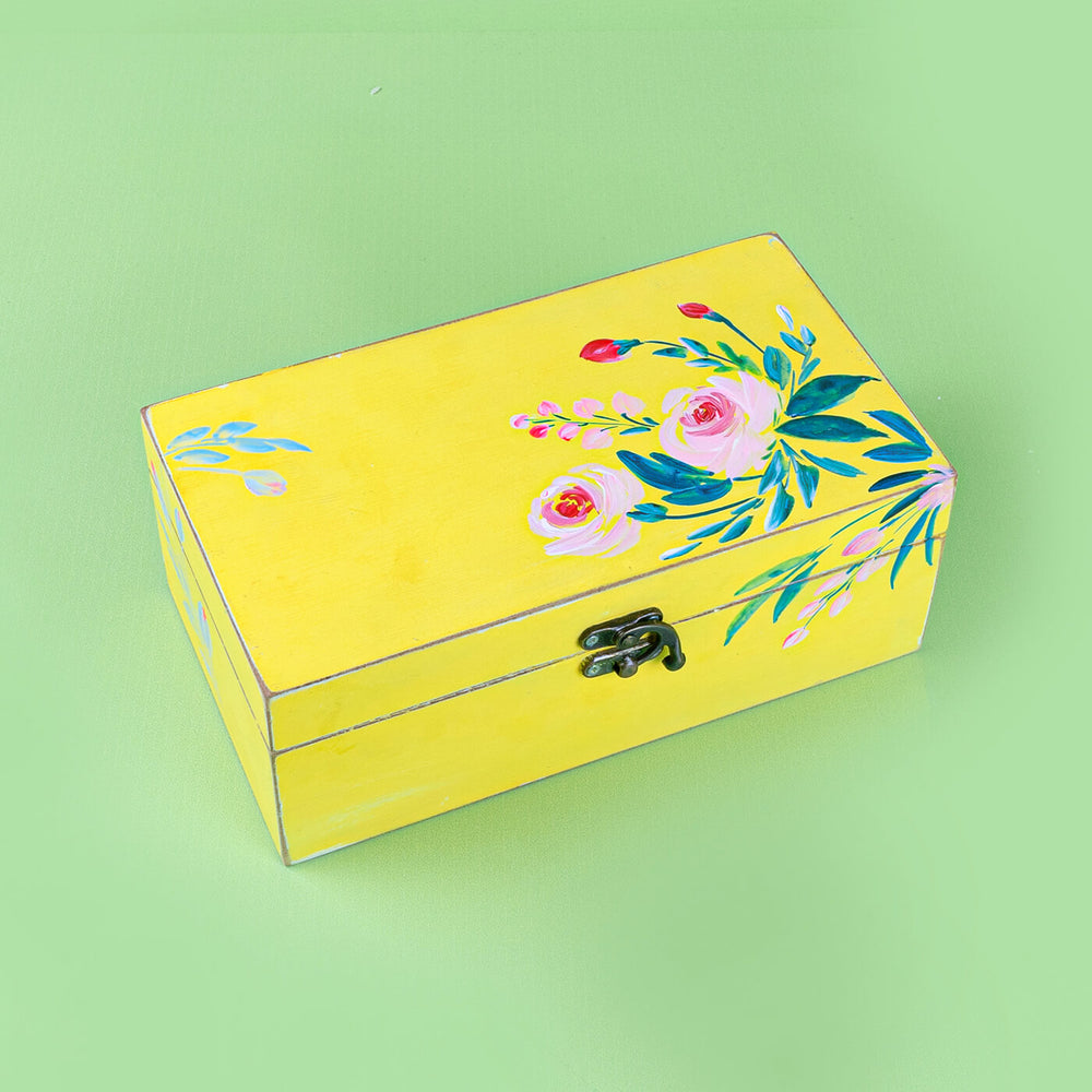 Rakhi Hamper For Bhabhi - Closed Box Front View