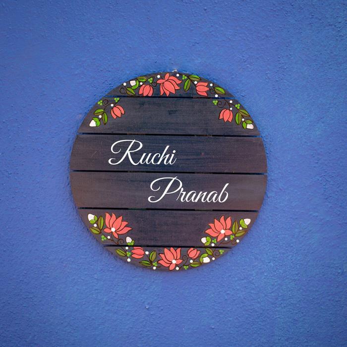 Madhubani Circle Name Plate For Couples - Front View with Name Personalization