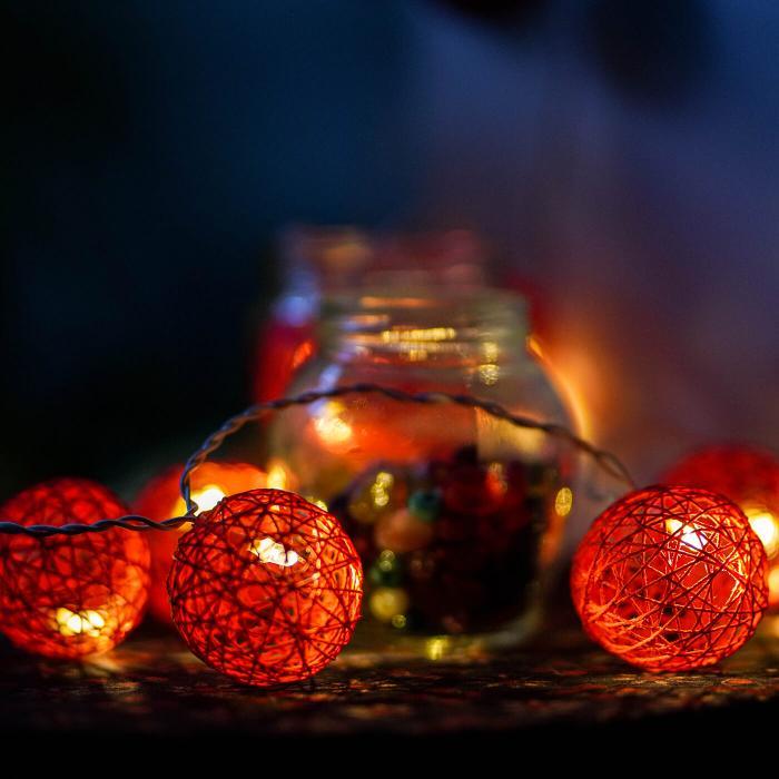 3m, 20 Bulbs | Handcrafted Yarn Spherical LED Fairy Light Hangings - Red