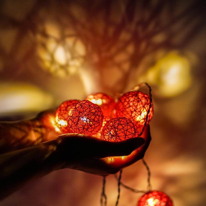 3m, 20 Bulbs | Handcrafted Yarn Spherical LED Fairy Light Hangings - Red
